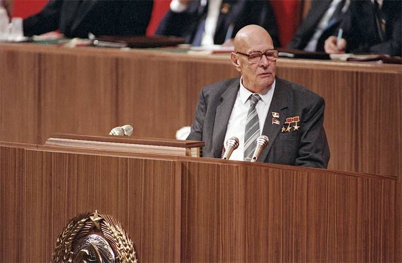 ВЛАДИМИР МУСАЭЛЬЯН, ЭДУАРД ПЕСОВ/ТАСС Директор Института атомной энергии, президент Академии наук СССР Анатолий  Петрович Александров (1903–1994) после аварии на ЧАЭС подал в отставку со  всех постов, чувствуя свою ответственность за катастрофу