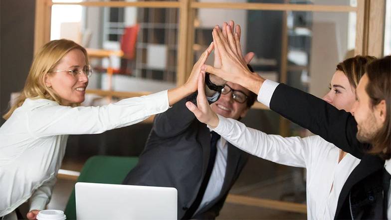  В компаниях, где сотрудников слышат,  выше вовлеченность и, как следствие,  прибыль