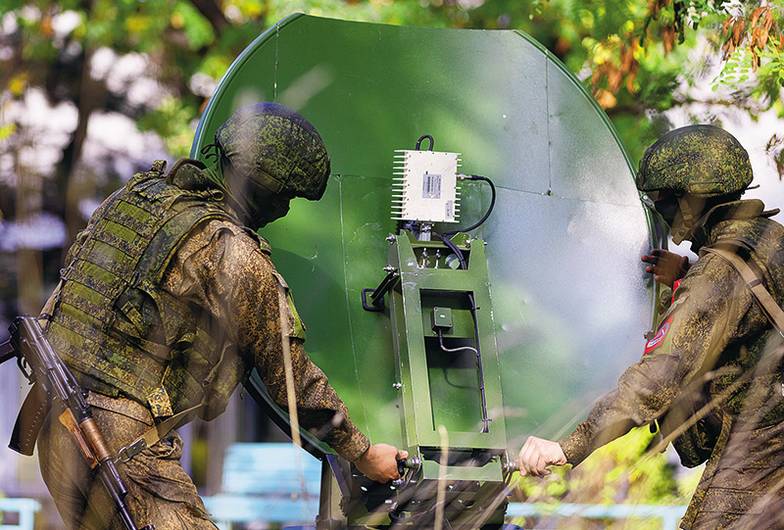 СТАНИСЛАВ КРАСИЛЬНИКОВ/ТАСС Связисты в зоне СВО