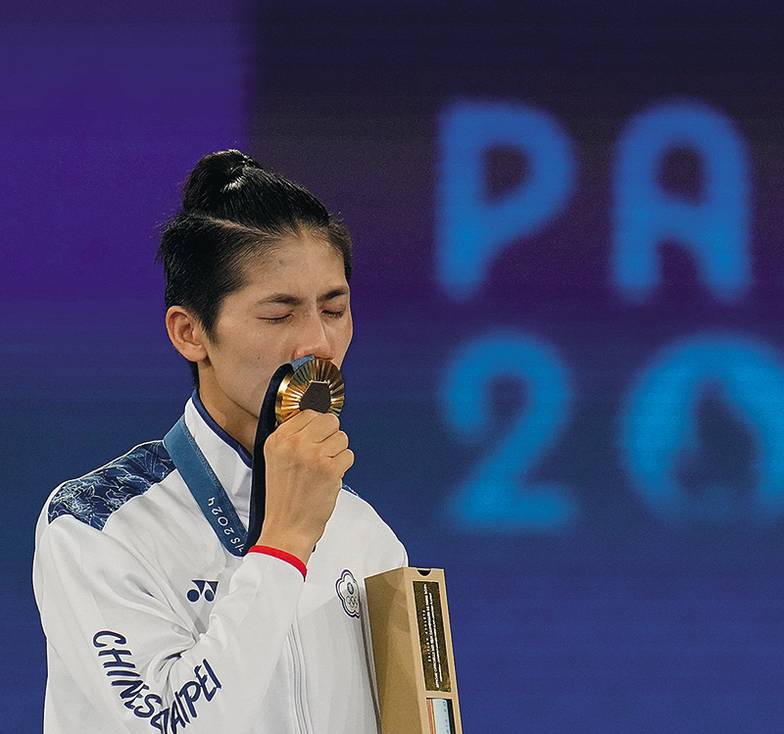 TASS Линь Юйтин принесла Тайваню первое олимпийское золото в боксе. Вокруг ее победы не утихают споры,  но на родине она герой