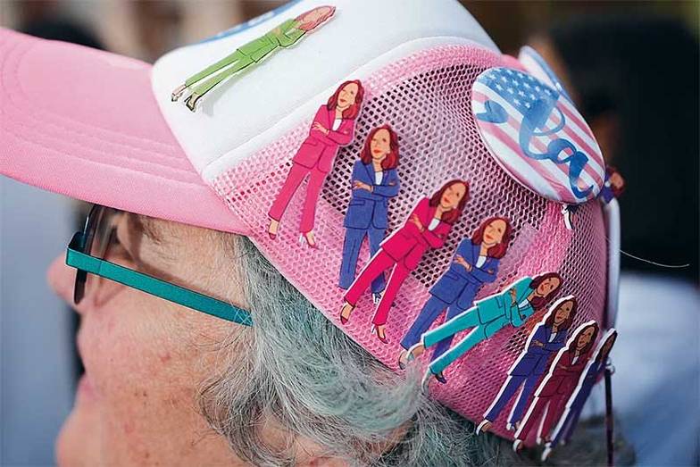 AP PHOTO/PABLO MARTINEZ MONSIVAIS Камала Харрис, несмотря на попытки представить из себя «новую силу», все же ассоциировалась с президентом  Джо Байденом и всеми его неудачами в политике и экономике