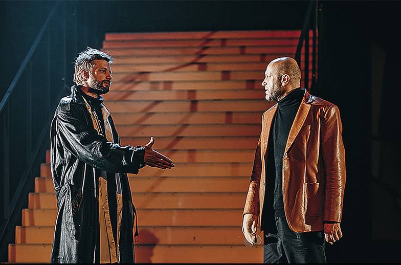 предоставленj пресс-службой  Театра Наций Семен Серзин и Виталий Коваленко в спектакле «Отцы и дети»
