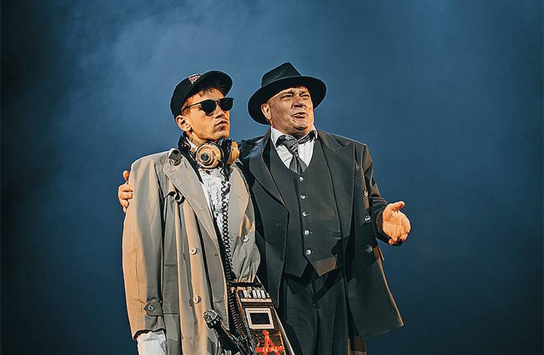 предоставленj пресс-службой  Театра Наций Геннадий Блинов и Владимир Майзингер в спектакле «Отцы и дети»