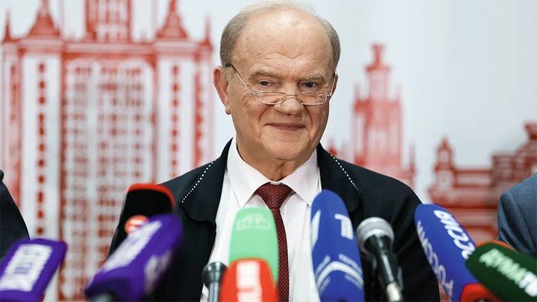 МИХАИЛ МЕТЦЕЛЬ/ТАСС Председатель ЦК КПРФ Геннадий Зюганов в штабе партии во время подведения предварительных итогов голосования