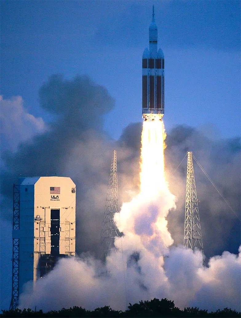 AP PHOTO/JOHN RAOUX Для Луны Китай построил ракету «чанчжэн-10», в  следующем году она отправится в первый испыта тельный полет вместе с кораблем, предназначенным  для пилотируемых миссий