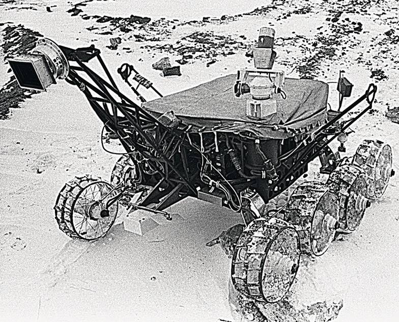  Советский «Луноход-2» отрабатывает работу на лунодроме. Январь 1973 г.