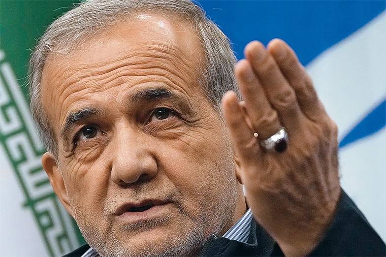 AP PHOTO/VAHID SALEMI Президент Ирана Масуд Пезешкиан признался, что его обманул Запад