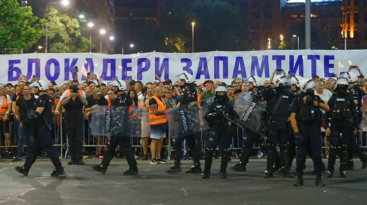 Оппозиция добивает Вучича