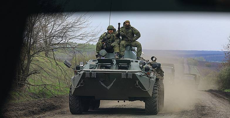 РОМАН ПИМЕНОВ/ТАСС Военная колонна в приграничье Белгородской области