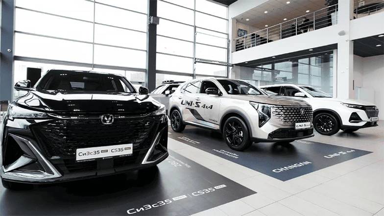 Предоставлено пресс-службой ГК «Авто СпецЦентр» ЧТОБЫ ОБЕСПЕЧИТЬ ОБНОВЛЕНИЕ АВТОПАРКА И НЕ ДОПУСТИТЬ ЕГО ДАЛЬНЕЙШЕГО СТАРЕНИЯ, В РОССИИ НЕОБХОДИМЫ ЕЖЕГОДНЫЕ ПРОДАЖИ НА УРОВНЕ 2,5–3,5 МИЛЛИОНА АВТОМОБИЛЕЙ