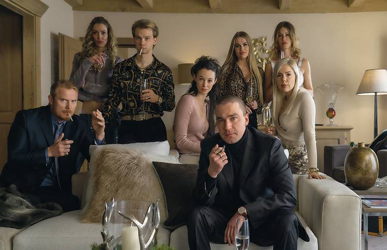 ПРОВЗГЛЯД Небольшую роль в фильме «Дворец» сыграл Александр Петров