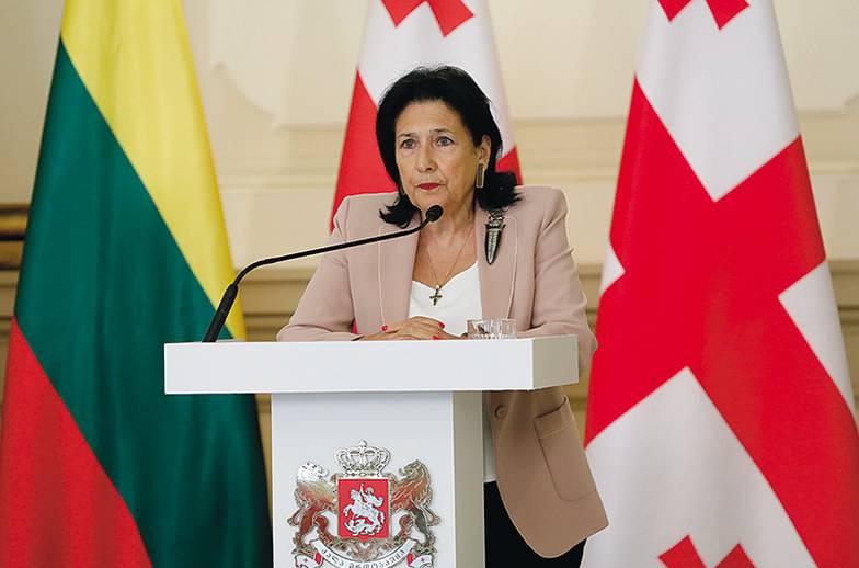 AP/TASS Президент Грузии Саломе Зурабишвили пообещала наложить вето на законопроект о прозрачности иностранного  влияния. Впрочем, парламент Грузии вправе его преодолеть