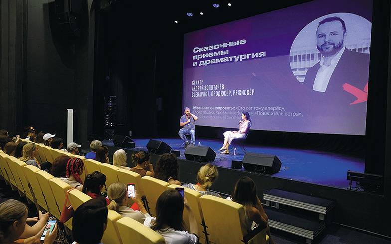 фото Геннадия Авраменко / пресс-служба «Горький fest» Фильмы этого года, в создании которых Андрей Золотарев принимал участие в качестве сценариста: «Лед» и «Сто лет тому вперед», — собрали в прокате в общей  сложности больше трех миллиардов рублей