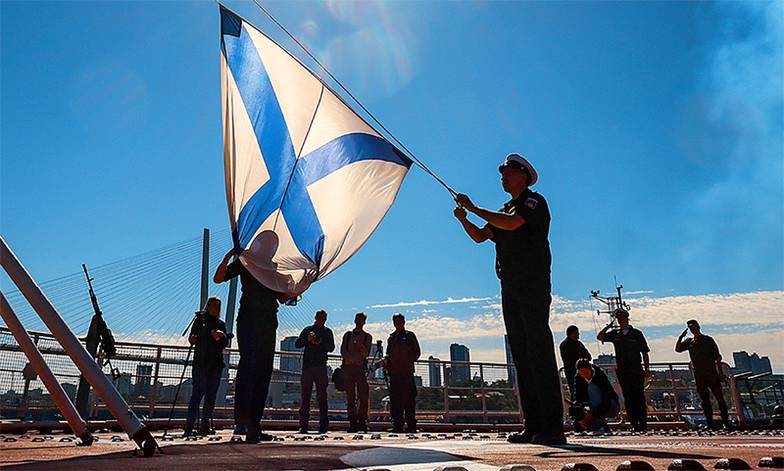 ЮРИЙ СМИТЮК/ТАСC Поднятие кормового флага Военно-морского флота РФ на фрегате «Маршал Шапошников»