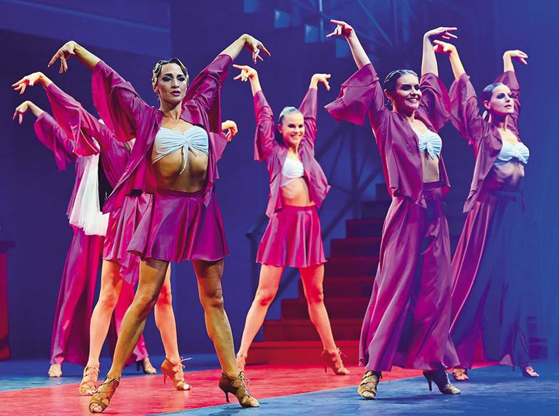 ПРЕСС-СЛУЖБА ШОУ «ГРАНД» «История в отеле» — это первый проект шоу «Гранд», команды профессиональных танцоров с мировым именем