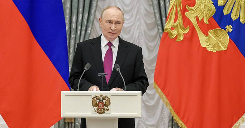 ВЯЧЕСЛАВ ПРОКОФЬЕВ/ПРЕСС-СЛУЖБА ПРЕЗИДЕНТА РФ/ТАСС Президент России Владимир Путин во время награждения разработчиков крылатой ракеты «Буревестник»  и беспилотного подводного аппарата «Посейдон» в Кремле 4 ноября 2025 года