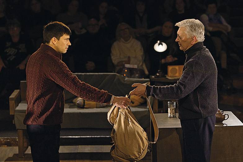 ПРЕСС-СЛУЖБА ТЕАТРА «СФЕРА» Новая постановка Александра Коршунова — спектакль «Прозрачное солнце осени»