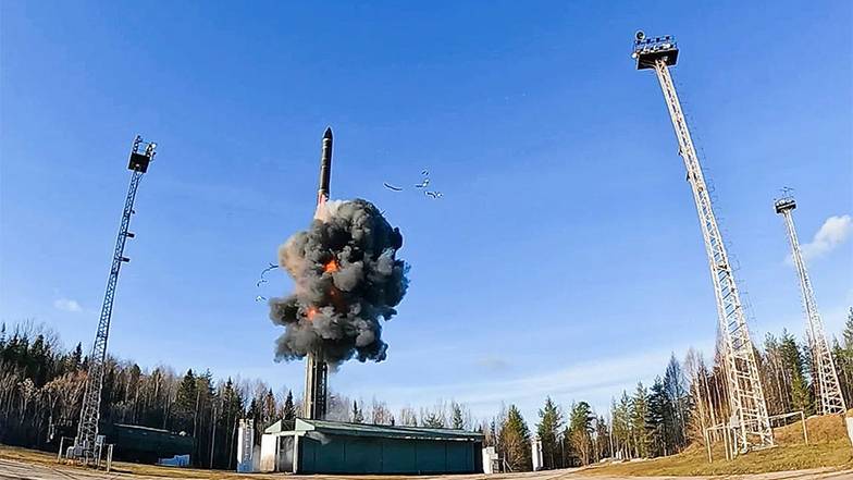 RUSSIAN DEFENCE MINISTRY/TASS Запуск межконтинентальной баллистической ракеты «Ярс»