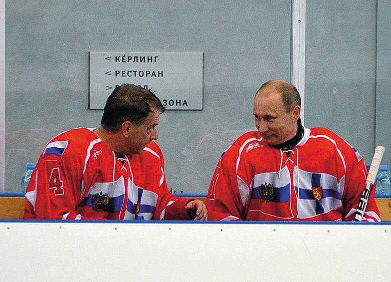 ИТАР-ТАСС/АЛЕКСЕЙНИКОЛЬСКИЙ Президент Финляндии Саули Ниинистё (слева) и российский президент Владимир Путин (справа) во время  дружеского хоккейного матча 2012 года