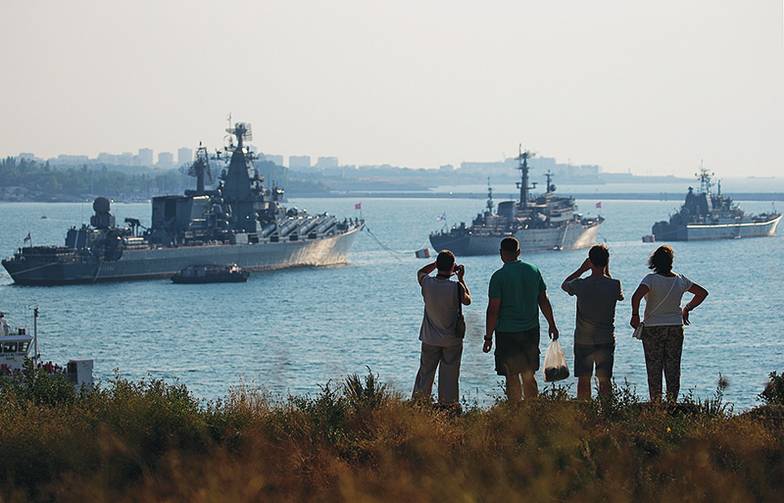ВЛАДИМИР СМИРНОВ/ТАСС Корабли Черноморского флота в бухте Севастополя