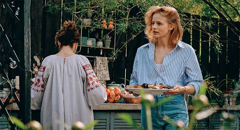  Роль в драмеди «Между нами химия» критики в один голос называют лучшей в обширной фильмографии Саши  Бортич, сыгравшую более чем в пятидесяти картинах