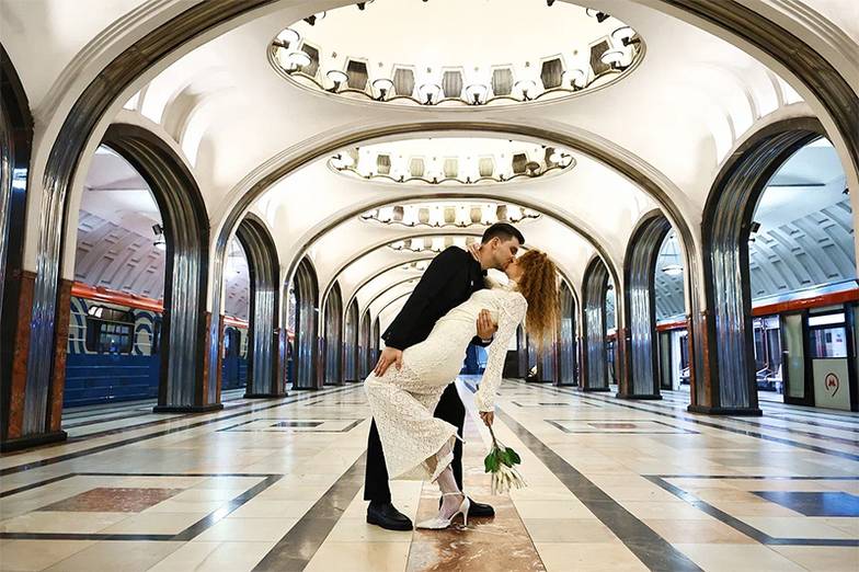  Средний возраст вступления в брак сильно сдвинулся вверх, к 30 годам