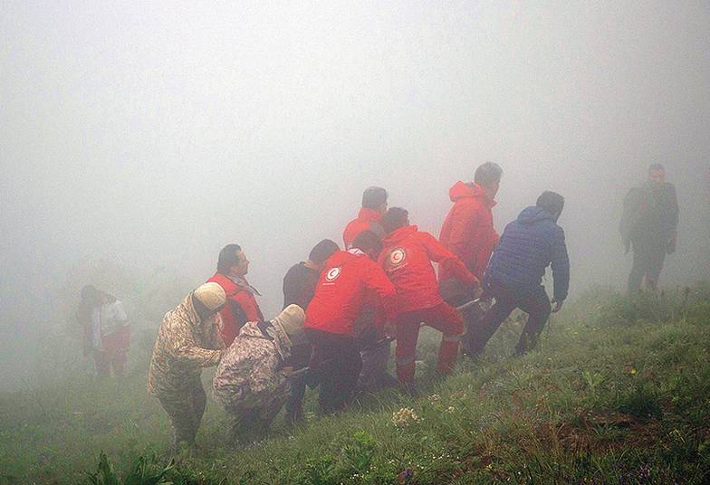 AP/TASS Спасательная операция по поиску обломков вертолета президента Ирана Эбрахима Раиси длилась более 10 часов