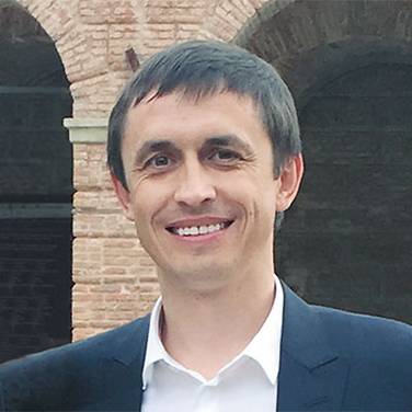  Генеральный директор «ЧИБ Унигаз» Евгений Корсун:  «Санкции и риски, угрожающие бизнесу в России, стали еще одним важным аргументом в пользу строительства здесь завода»