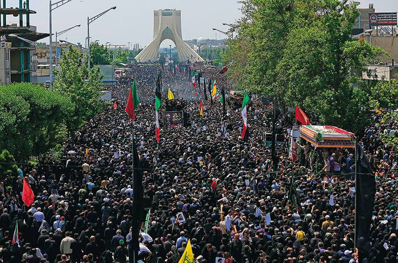 IRANIAN PRESIDENCY VIA ZUMA PRESS WIRE Проводить в последний путь своего президента пришли по меньшей мере три миллиона иранцев в одном лишь Тегеране