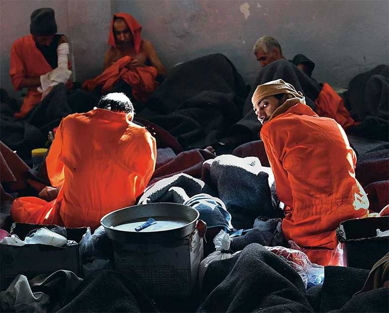 CAROL GUZY/ZUMA Что делать с радикалами-исламистами в тюрьмах, не придумали пока нигде. На фото: тюрьма для боевиков  ИГИЛ в Сирии