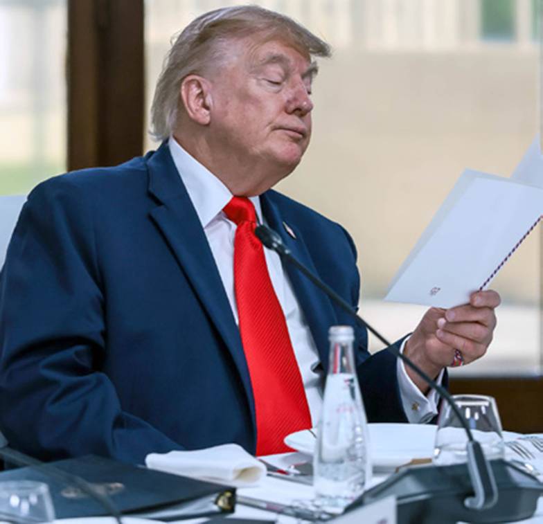 EVELYN HOCKSTEIN:POOL PHOTO VIA AP ПРЕЗИДЕНТ США ДОНАЛЬД ТРАМП ВО ВРЕМЯ САММИТА G7 ВО ФРАНЦИИ