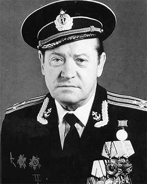 БАЛТИЙСКИЙ ФЛОТ. ТРИ ВЕКА НА СЛУЖБЕ ОТЕЧЕСТВУ. СПБ: ИЗДАТЕЛЬСКИЙ ДОМ «ИЗМАЙЛОВСКИЙ», 2002 КАПИТАН 1-ГО  РАНГА Ю. М. СУХОРУКОВ, УЧАСТНИК  ПОСЛЕВОЕННОГО  ТРАЛЕНИЯ НА  БАЛТИКЕ