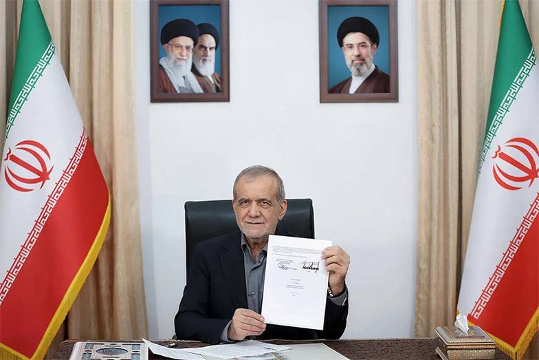 IRANIAN PRESIDENCY VIA ZUMA PRESS ПРЕЗИДЕНТ ИРАНА МАСУД ПЕЗЕШКИАН ПОДПИСЫВАЕТ ИРАНО-АМЕРИКАНСКИЙ МЕМОРАНДУМ В РЕЖИМЕ ОНЛАЙН 18 ИЮНЯ 2026 ГОДА