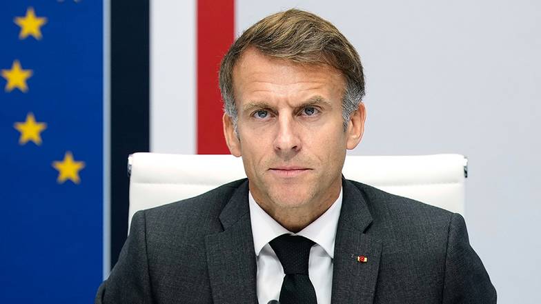 AP PHOTO/TERESA SUAREZ ПРЕЗИДЕНТ ФРАНЦИИ ЭММАНУЮЛЬ МАКРОН ПРИЗВАЛ ОТДЕЛЯТЬ ТРЕБОВАНИЯ МИРНЫХ ДЕМОНСТРАНТОВ ОТ ДЕЙСТВИЙ ПОГРОМЩИКОВ