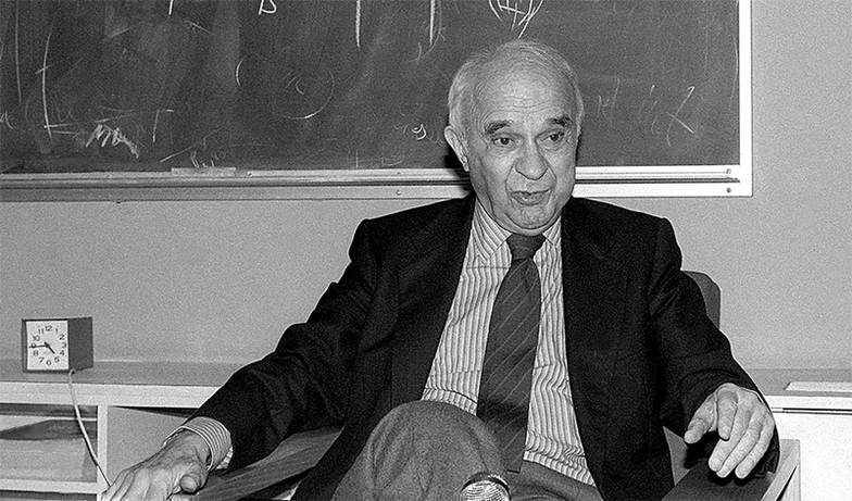 СВЕТЛАНА МОСТОВЕЦ/ФОТОХРОНИКА ТАСС Василий Васильевич Леонтьев (1905–1999)  — американский экономист российского  происхождения, нобелевский лауреат, автор метода  «затраты — выпуск»