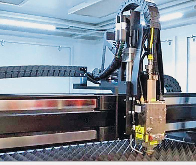  Установка плоской лазерной резки IPG LaserCube