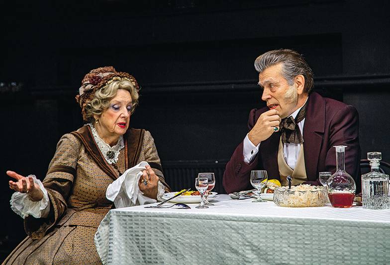 ПРЕСС-СЛУЖБА ТЕАТРА МОССОВЕТА Мария Кнушевицкая и Александр Бобровский в спектакле «Замужняя невеста»