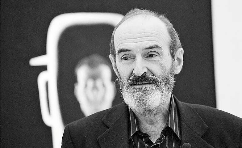  Эрик Булатов