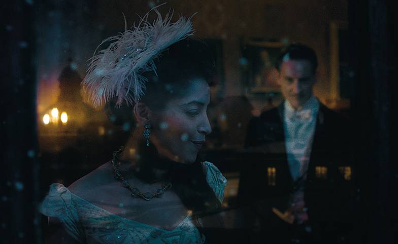  Среди знаменитостей, обучавшихся по методу Монтессори, — члены британской королевской семьи принцесса Диана  и принцы Уильям и Гарри, основатели Google Ларри Пейдж и Сергей Брин, создатель Amazon Джеффри Безос, основатель Wikipedia Джимми Уэйлс, автор игры The Sims Уилл Райт, писатель Габриэль Гарсия Маркес, гуру современного  менеджмента Питер Друкер, редактор и владелец Washington Post Кэтрин Грэхем, музыкальный магнат Шон Кумбс,  актеры и актрисы — Джордж Клуни, Хью Грант, Хелен Хант, Дакота Феннинг, композитор Эндрю Ллойд Уэббер, экспрезидент Франции Франсуа Миттеран, экс-президент США Билл Клинтон, экс-первая леди США Жаклин Кеннеди,  Анна Франк (автор «Дневников Анны Франк»), певица Бейонсе