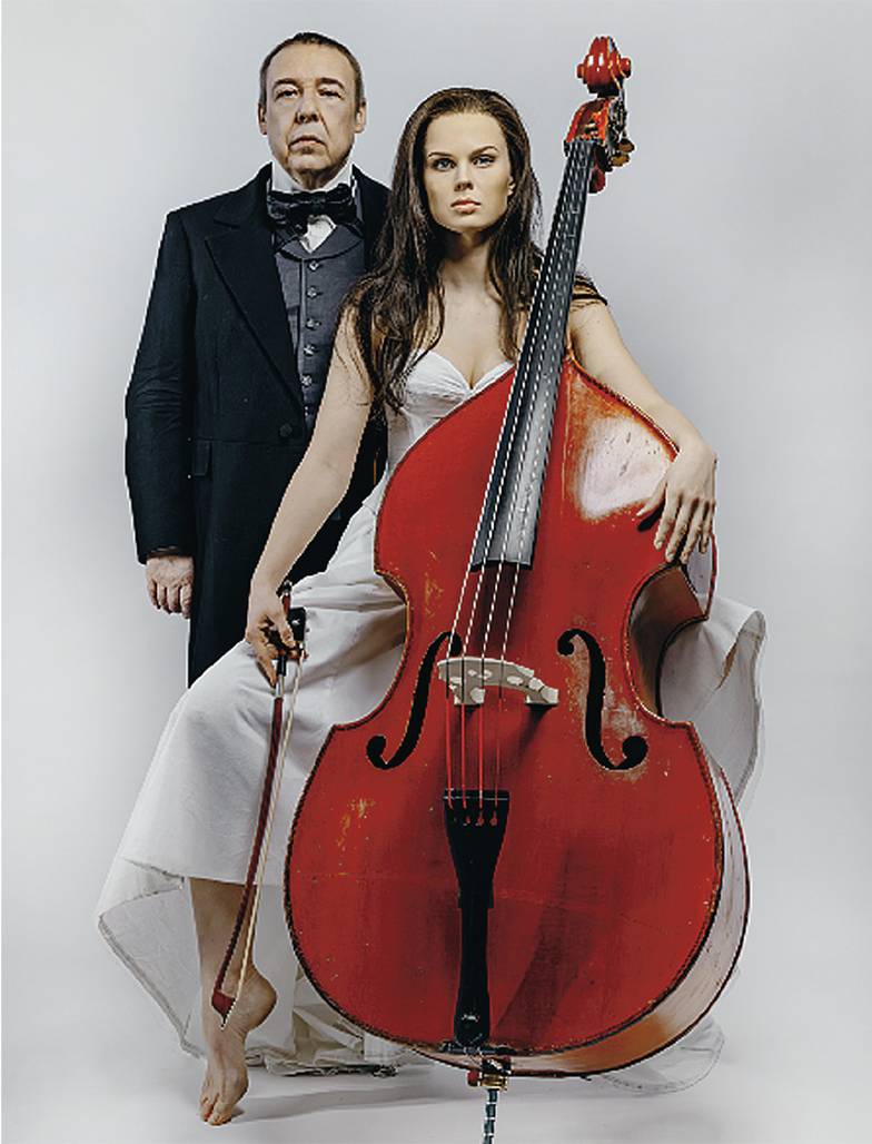 ПРЕДОСТАВЛЕНО ПРЕСС-СЛУЖБОЙ ТЕАТРА НАЦИЙ Александр Семчев в образе Шарля Бовари и Александра Ревенко в образе Эммы  Бовари