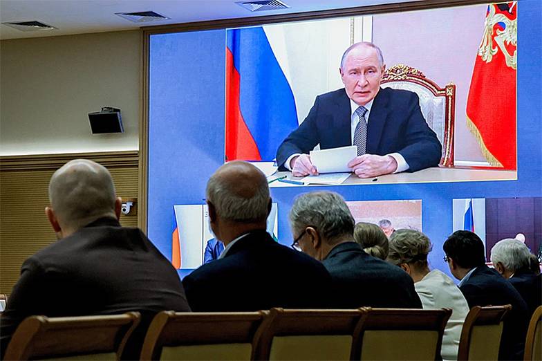 МИХАИЛ ТЕРЕЩЕНКО/ТАСС Владимир Путин проводит заседание с членами Совета по правам человека