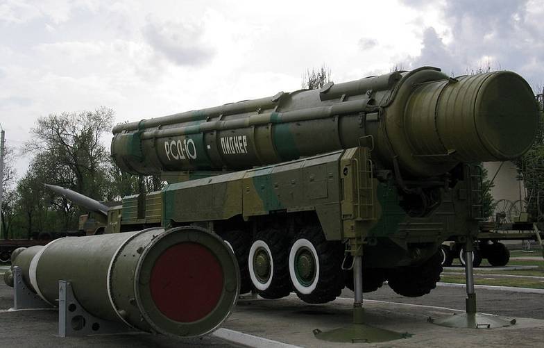 Leonidl РСД-10 «Пионер» — советская ядерная баллистическая ракета средней дальности мобильного базирования (по классификации НАТО — SS-20 Saber)