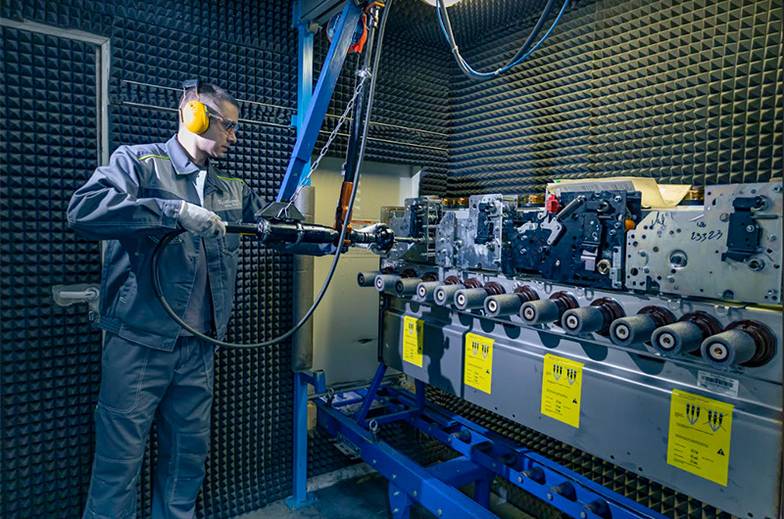 ПРЕДОСТАВЛЕНО КОМПАНИЕЙ «СИСТЭМ ЭЛЕКТРИК» Механическое тестирование позволяет убедиться в отсутствии дефектов