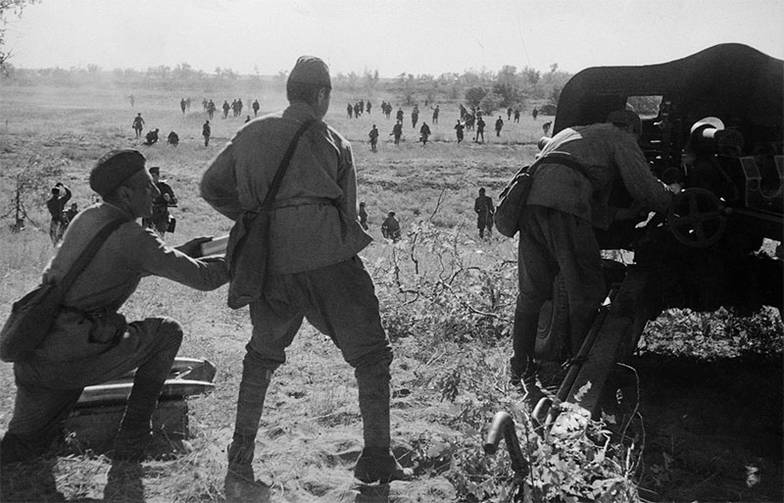  В феврале 1943 года советские войска освободили Ростов-на-Дону и начали теснить противника на Запад. Но вскоре они вновь уперлись в эшелонированную оборону вермахта на правом берегу реки Миус