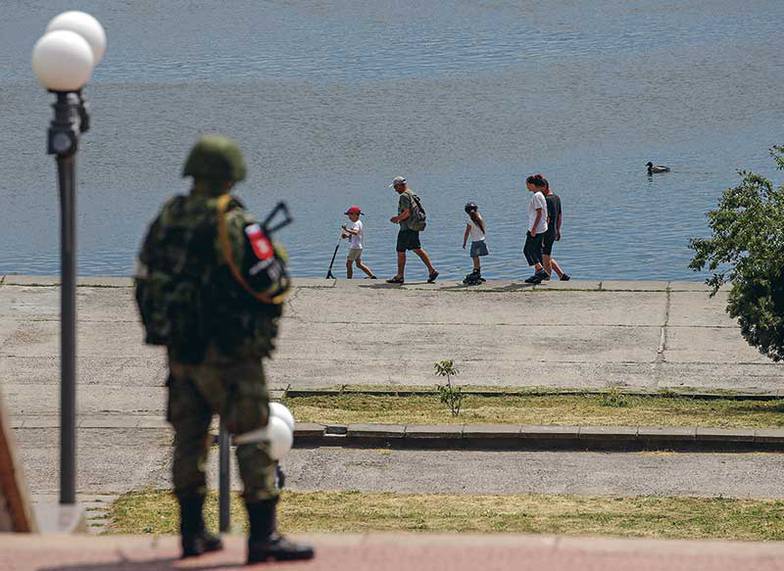 EPA/SERGEI ILNITSKY/ТАСС В Херсоне +25, температура воды +22