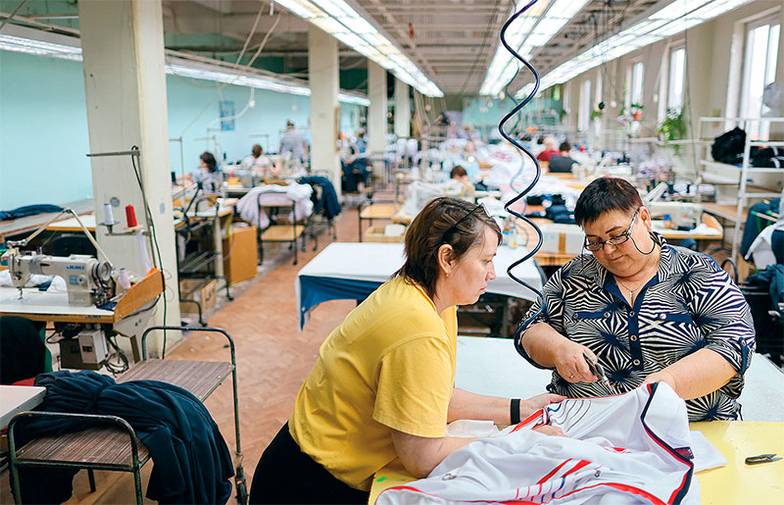 СЕРГЕЙ БОБЫЛЕВ/ТАСС В легпроме, как и почти во всей обрабатывающей промышленности, сохраняется высокая зависимость от импорта. Поэтому для промышленности важен крепкий рубль