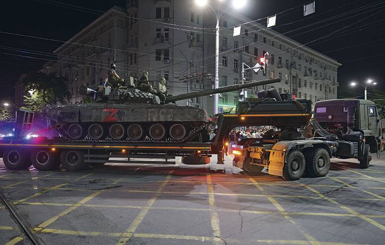 ЭРИК РОМАНЕНКО/ТАСС Тяжелую технику «Вагнер» перевозил на тралах