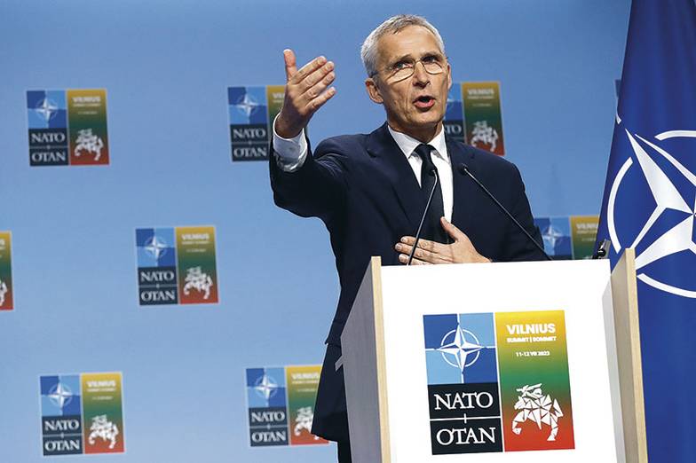 AP PHOTO/MINDAUGAS KULBIS Генсек альянса Йенс Столтенберг