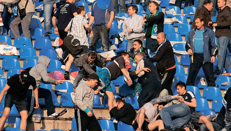 ИТАР-ТАСС/ЮРИЙ СТРЕЛЬЦОВ Самара, 16 мая 2011 года. Массовая драка болельщиков «Спартака» и «Крыльев Советов» на трибунах стадиона «Металлург». Сегодня такого не увидишь