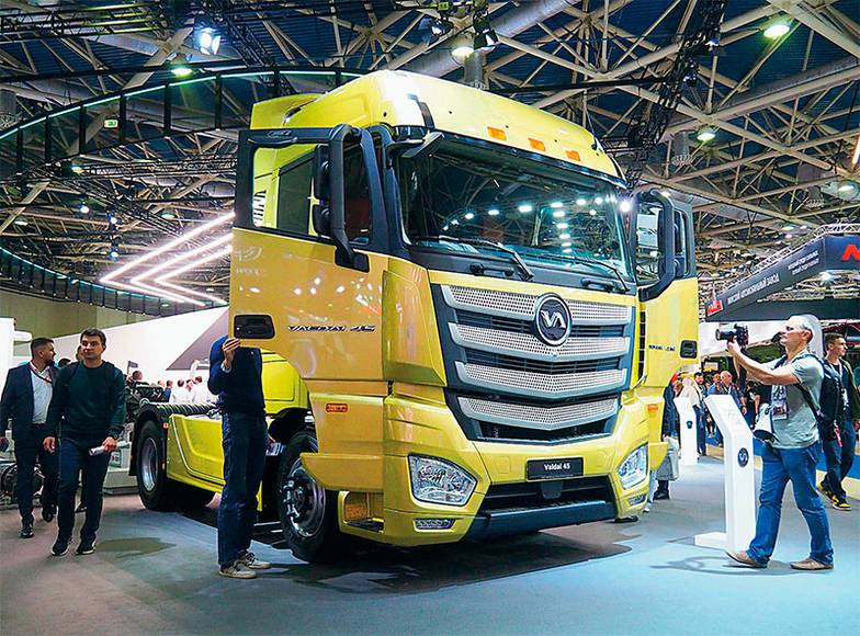 Олег Сердечников ГАЗ намерен выпускать тяжелые грузовики: седельный тягач «Валдай 45» способен тянуть автопоезд массой до 45 тонн